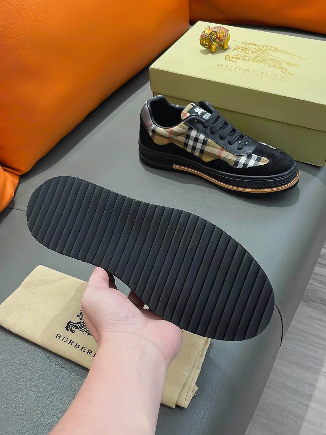 Men's shoes BURBERRY "Burberry" P400 Regular size: 38-44 (casual shoes) Product materials: Selected cowhide upper, soft sheepskin lining; original outsole.